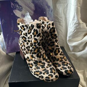 Stack heel leopard boots